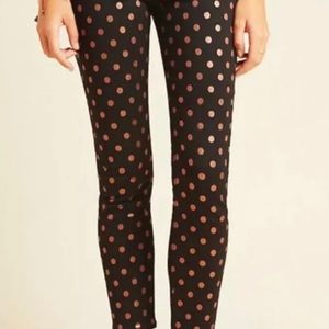 New JEN7 BY 7 FOR ALL MANKIND
Metallic Polka-Dot Skinny Jeans. Size 6